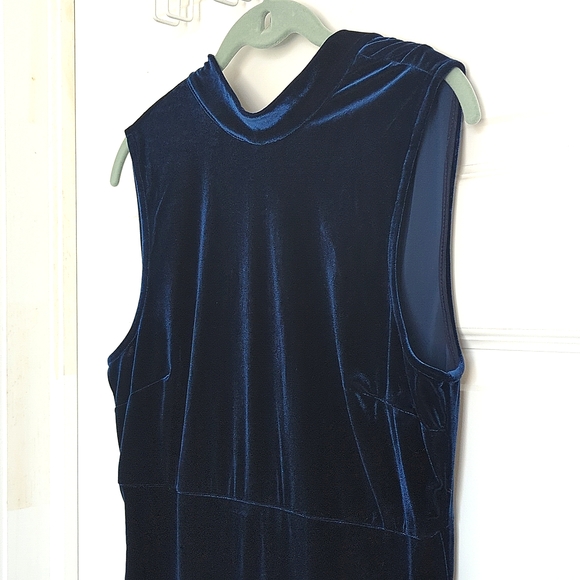 LORI MICHAELS | Stretch navy backless midi dress - Picture 2 of 5